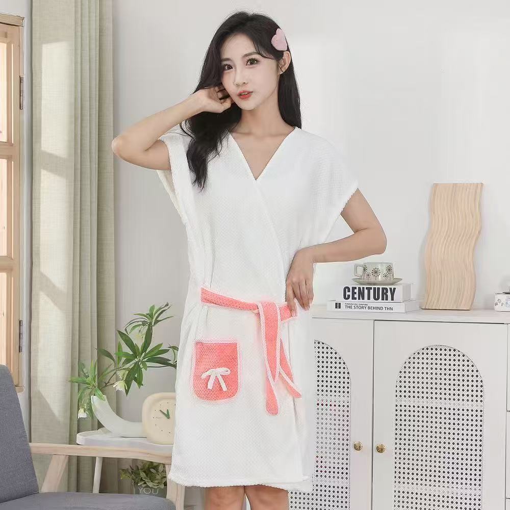 Wearable Girls' Thickened Absorbent Soft Coral Fleece Bathrobe